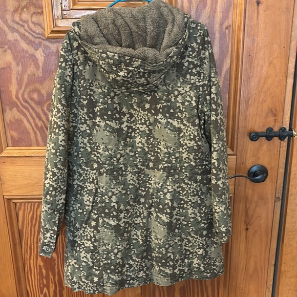 L.L. Bean Green Briar Camouflage Utility explorer parka with fuzzy lining - Picture 5 of 5